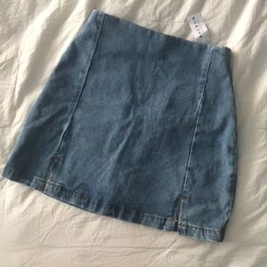NWT Brandy Melville Cara skirt